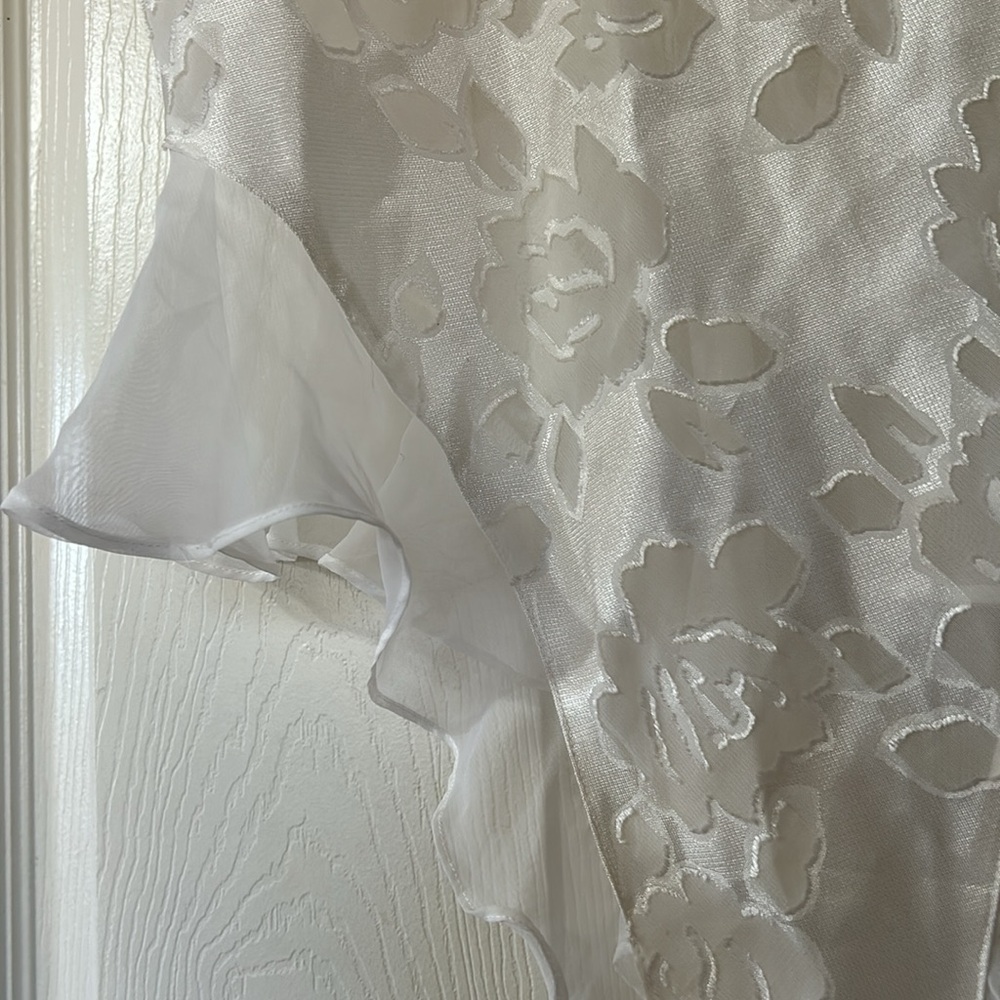 Victoria’s Secret Elegant White Floral Lace Teddy - Picture 5 of 8